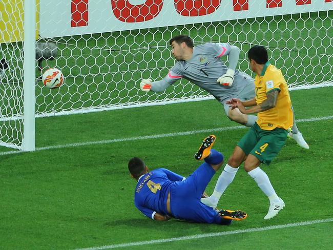 Mat Ryan just made a key intercept to maintain Australia’s 3-1 lead.