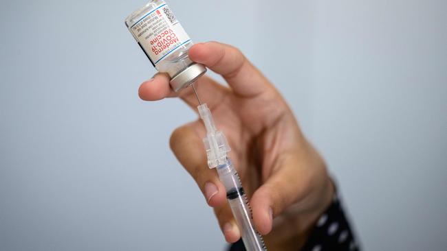 (FILES) In this file photo taken on April 16, 2021 a medical staff member prepares a syringe with a vial of the Moderna Covid-19 vaccine at a pop up vaccine clinic at the Jewish Community Centerin the Staten Island borough of New York City. - An expert committee on October 14, 2021 recommended a booster dose of Moderna's anti-Covid vaccine in the United States for certain at-risk groups, a month after making a similar decision for the Pfizer shot. (Photo by Angela Weiss / AFP)