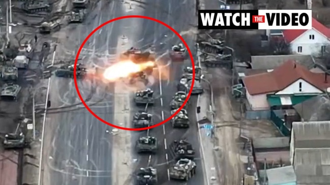 Russian convoy caught in Ukrainian ambush on way to Kyiv | video