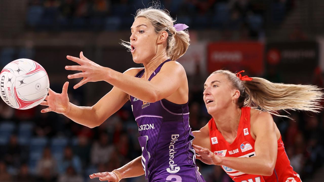 Gretel Bueta of the Firebirds wins the ball over Sarah Klau of the Swifts. Photo: Getty Images