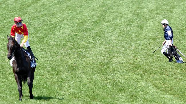 Ryan Moore makes the lonely walk back to the jockey’s enclosure after his mount The Cliffsofmother broke down and was later euthanised.