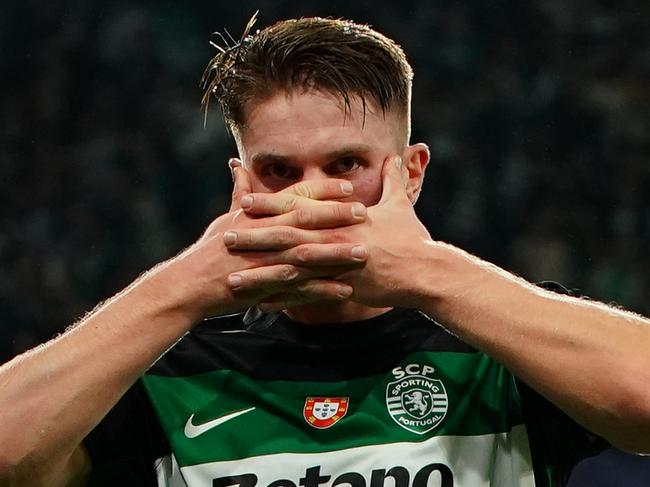 LISBON, PORTUGAL - NOVEMBER 5: Viktor Gyokeres of Sporting CP celebrates after scoring a goal during the UEFA Champions League 2024/25 League Phase MD4 match between Sporting CP and Manchester City at Estadio Jose Alvalade on November 5, 2024 in Lisbon, Portugal.  (Photo by Gualter Fatia/Getty Images)