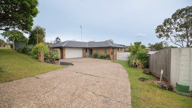 11 Zoeller Drive in Parkwood, which is available for rent for $995pw.