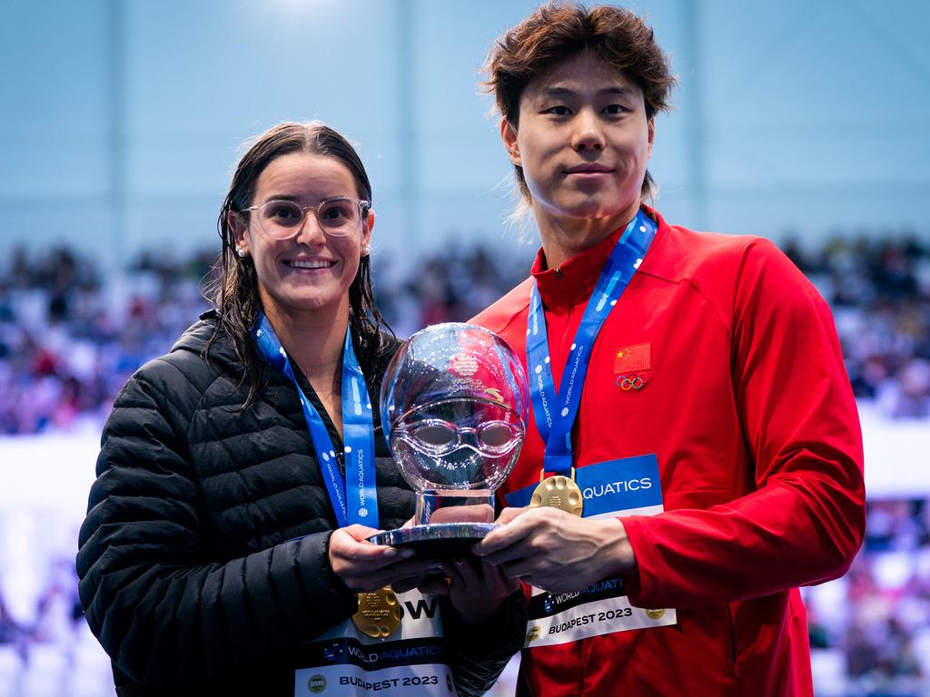 BUDAPEST, HUNGARY - OCTOBER 22: The winners of the overall cup, Haiyang Qin of China and Kaylee Mckeown of Australia at the Swimming World Cup in Budapest, Hungary on October 22, 2023. (Photo by Mine Kasapoglu/Anadolu via Getty Images)