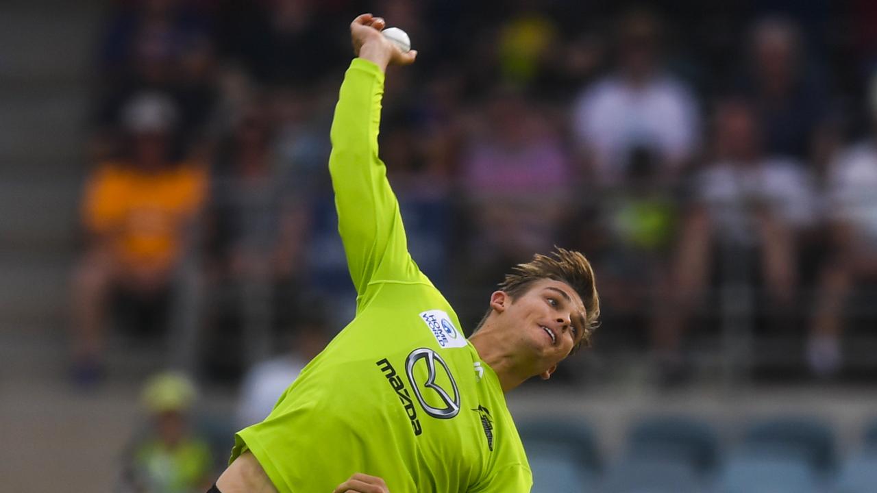 Shane Bond says the Thunder will stand by banned bowler Chris Green.