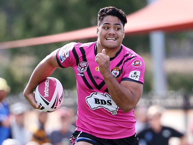 Easts player Dane Chang running up the sideline at the Easts Tigers vs Redcliffe Dolphins game. Picture: Elise Searson
