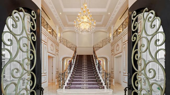 Entry to billionaire Riyu Li's Tallebudgera Valley mansion Bellagio La Villa.