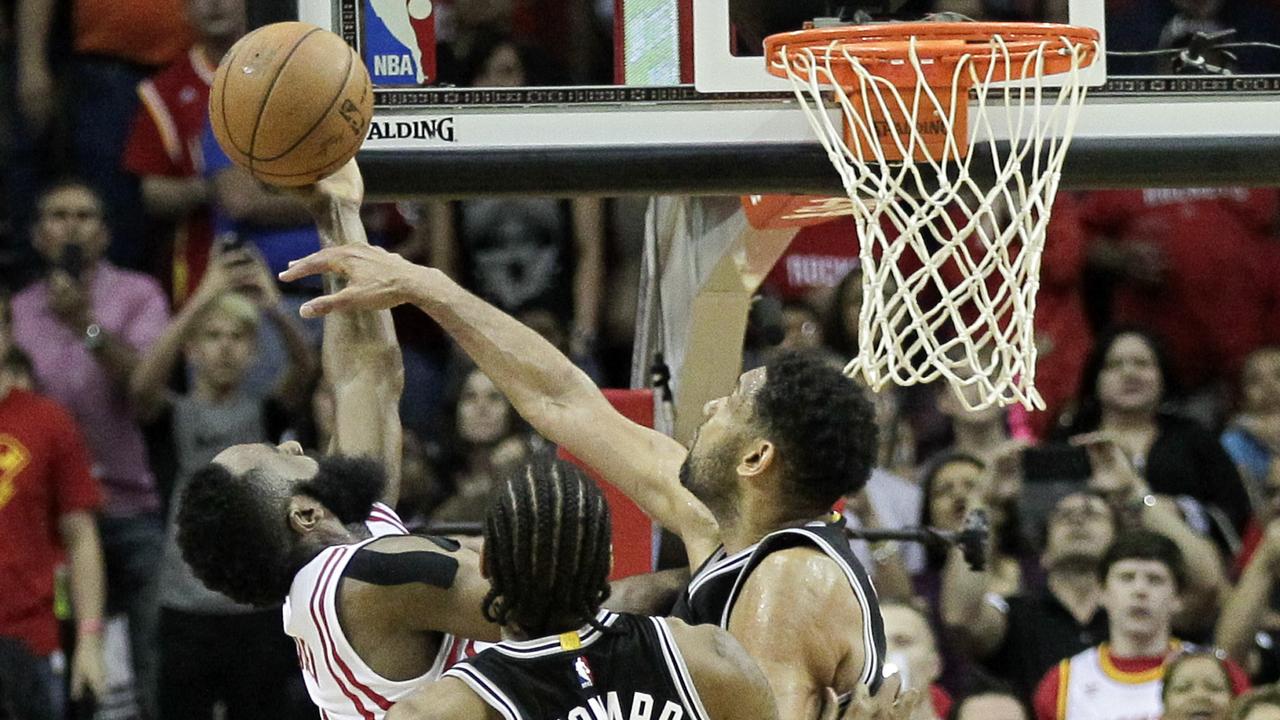 NBA Wrap: Tim Duncan scores 29 points and performs crucial block