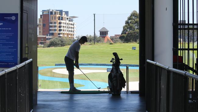 SYDNEY, AUSTRALIA: Newswire Photos : OCTOBER 24 2023: A view of a player at the Driving Range at the Moore Park Golf Course, as the NSW Sports Minister Steve Kamper has been grilled over the decision to halve the public golf course to create a new park in high-density areas.On Sunday, the government announced that up to 20 hectares of the inner-city Moore Park Golf Course could be turned into public parkland once the current operating agreement expires in June 2026. This would also halve the golf course from a 18-hole, to a nine-hole facility. Photo by: NCA Newswire / Gaye Gerard