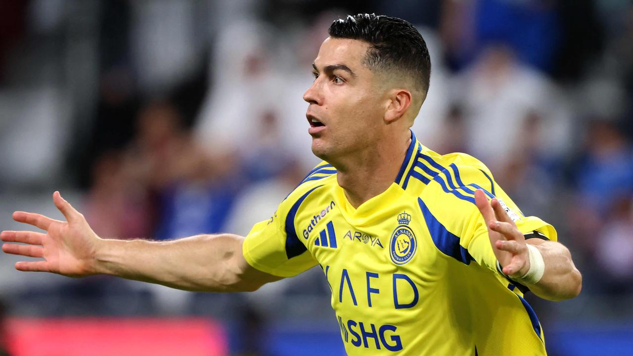 Ronaldo to switch clubs, set for Messi clash