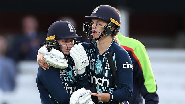 Charlie Dean of England is consoled by Freya Davies. Photo by Ryan Pierse/Getty Images