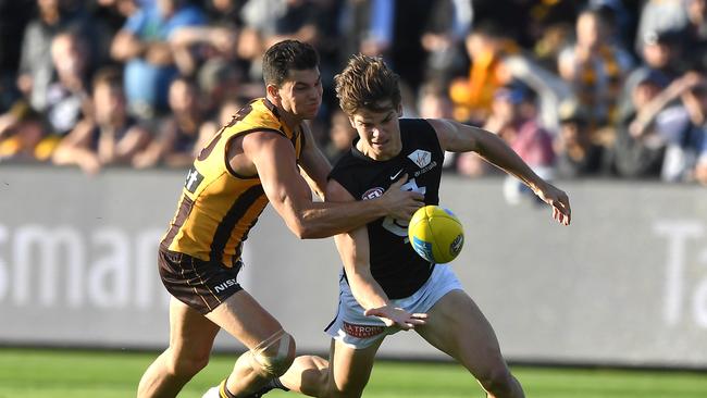 Hawthorn’s Jaeger O’Meara puts the pressure on Paddy Dow. Picture: AAP