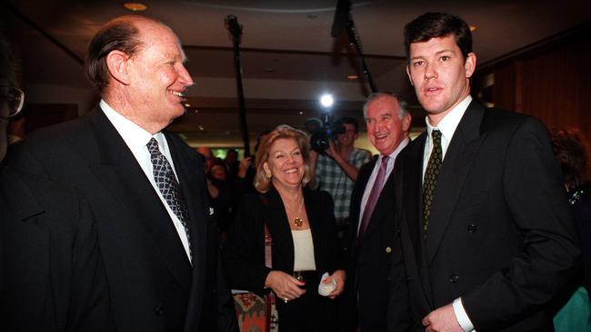 James Packer with his Kerry and mother Ros in 1999. Picture: Chris Pavlich. 