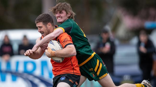 Mittagong’s David Eccleston with an un-orthodox tackle on The Oaks Matthew Richards. News Local, Pictures by Julian Andrews.