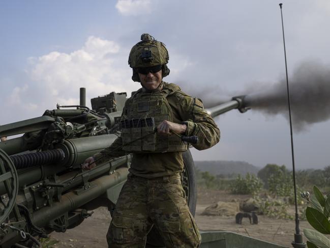 An Australian Army gunner from 4th Regiment, Royal Australian Artillery fires the M777 Howitzer during a live-fire fire mission on Exercise Keris Woomera 2024 in Indonesia. *** Local Caption PHOTO: LCPL Riley Blennerhassett