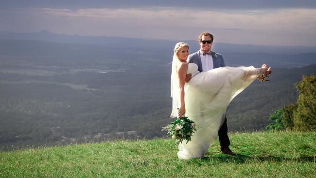 Brittany Munt and Ryan Munt who were married in 2017, were married in a picturesque location on Mt Tamborine.