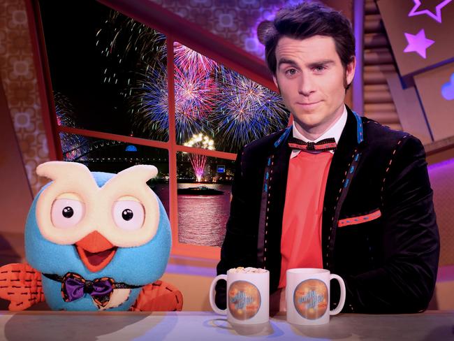 New Year’s Eve 2016: Giggle And Hoot Return To ABC TV Coverage | Daily ...