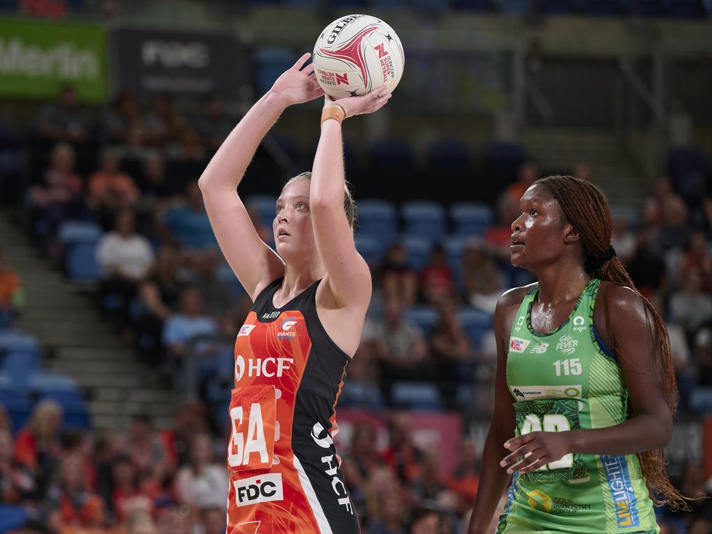 Supershots from Sophie Dwyer hauled the Giants back into the game. Picture: Brett Hemmings/Getty Images