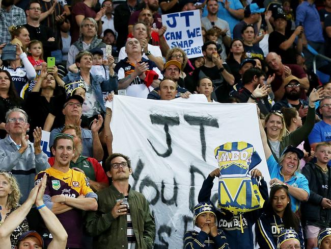 GOLD COAST, AUSTRALIA - SEPTEMBER 01:  Crowds stand to cheer Johnathan Thurston in the 7th minute of the match during the round 25 NRL match between the Gold Coast Titans and the North Queensland Cowboys at Cbus Super Stadium on September 1, 2018 in Gold Coast, Australia.  (Photo by Chris Hyde/Getty Images)