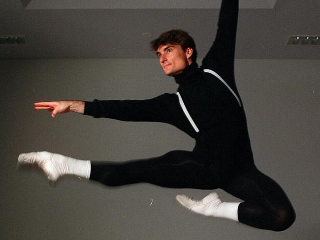 Ballet star David McAllister returning after knee injury,at the Australian ballet.a/ct.Jan.1996./ballet