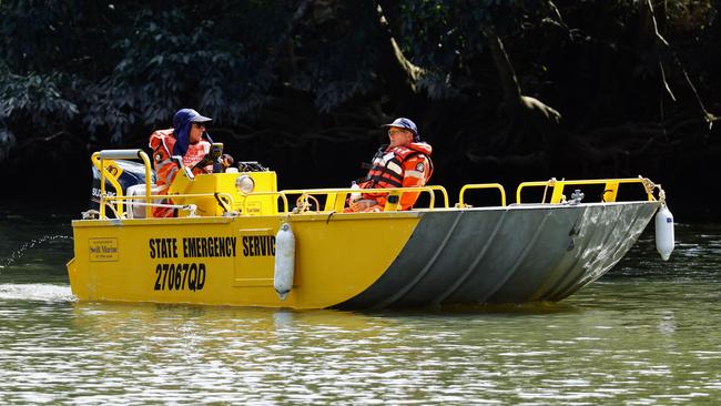 State Emergency Services volunteers search the Barron River between the Kamerunga bridge and the cane rail bridge for a 27-year-old Cairns man missing since Wednesday, July 19. Picture: Brendan Radke