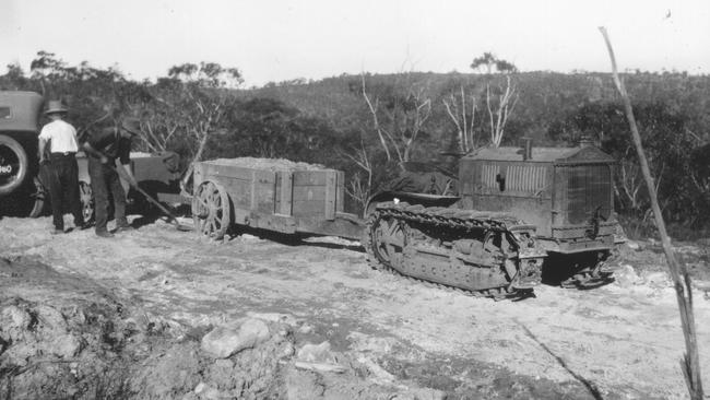 The Pymble-Warringah Main under construction. Photo Manly, Warringah and Pittwater Historical Society