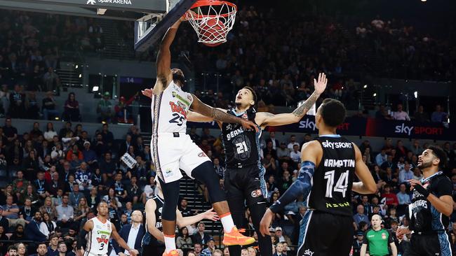 AUCKLAND, NEW ZEALAND – OCTOBER 31: DJ Newbill of the Taipans goes up for a dunk against Brandon Ashley of the Breakers during the round five NBL match between the New Zealand Breakers and the Cairns Taipans at Spark Arena on October 31, 2019 in Auckland, New Zealand. (Photo by Anthony Au-Yeung/Getty Images)