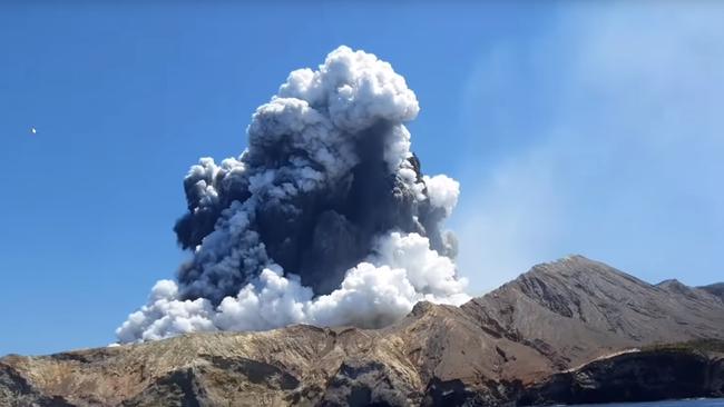 Footage taken by a Brazilian tourist Allessandro Kauffmann minutes before the White Island volcano erupted.