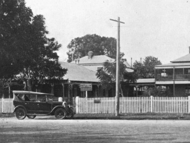 Grafton Base Hospital  front entrance, circa 1932. See Ward (Womens) is on the right.