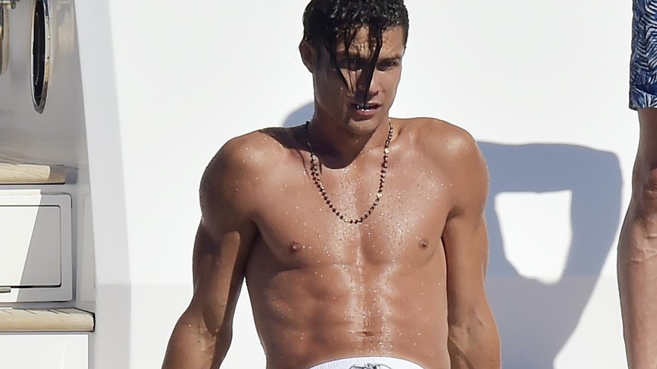 Netng on X: Cristiano Ronaldo is shirtless and sizzling in these