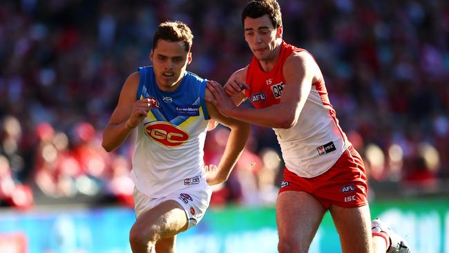 Sun Kade Kolodjashnij and Swan Tom McCartin compete for the ball. Picture: Getty Images