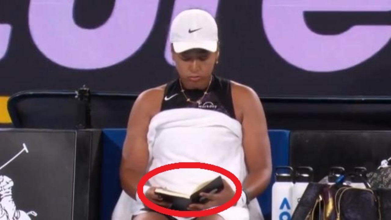 Naomi Osaka reads journal mid game
