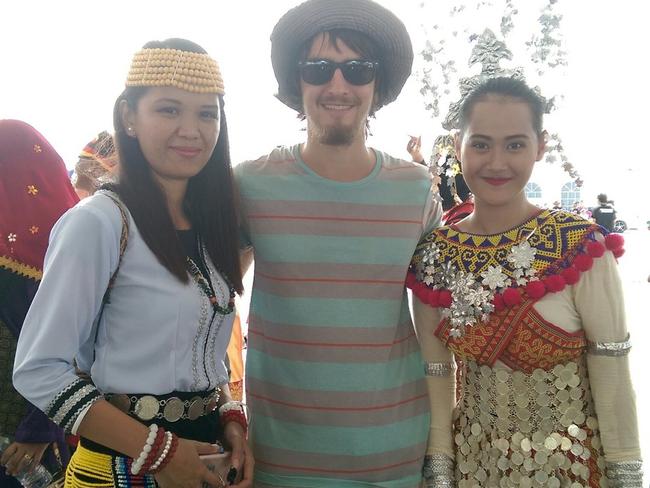 <s1>Missing Tasmanian man Andrew Gaskell, centre, has been posting his adventures in Malaysia on Facebook. </s1>                        <source>Picture: FACEBOOK/SUPPLIED</source>.