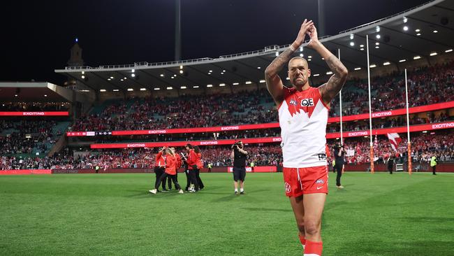 Lance Franklin has signed a new one-year deal at Sydney.