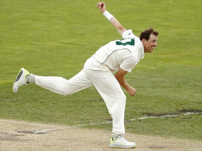 Andrew Fekete of Tasmania bowls during day three of the round 10 JLT cricket match between Tasmania and Victoria at Blundstone Arena in Hobart, Friday, March 16, 2018. (AAP Image/Daniel Pockett) NO ARCHIVING, EDITORIAL USE ONLY, IMAGES TO BE USED FOR NEWS REPORTING PURPOSES ONLY, NO COMMERCIAL USE WHATSOEVER, NO USE IN BOOKS WITHOUT PRIOR WRITTEN CONSENT FROM AAP