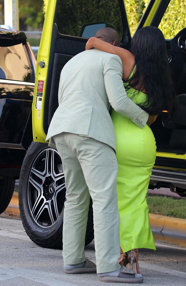 Kim and Kanye stopped for ice cream at Haagen Daaz before heading to the wedding reception in Miami Beach. As you do.