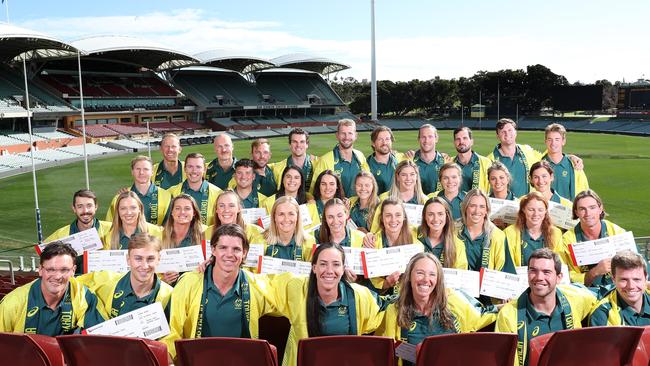 The Australian Olympic Rowing team at Adelaide Oval (Photo: Rowing Australia/Sarah Reed).