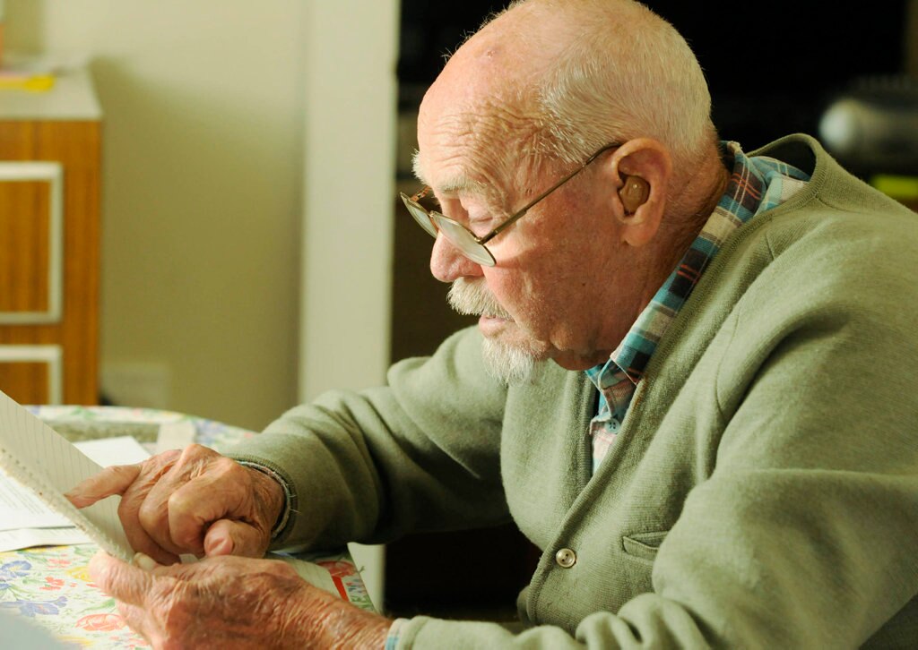 Bert Miles, Milne Bay veteran talks about his memories of WW11 . Photo Nev Madsen / The Chronicle. Picture: Nev Madsen