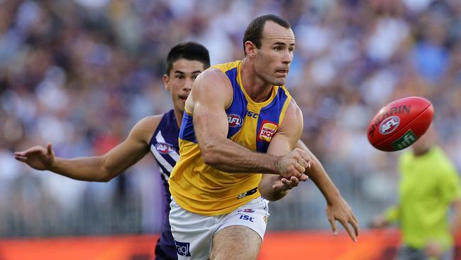 PERTH, WESTERN AUSTRALIA – APRIL 29: Shannon Hurn of the Eagles handpasses the ball during the Round 6 AFL match between the Fremantle Dockers and West Coast Eagles at Optus Stadium on April 29, 2018 in Perth, Australia. (Photo by Will Russell/AFL Media/Getty Images)