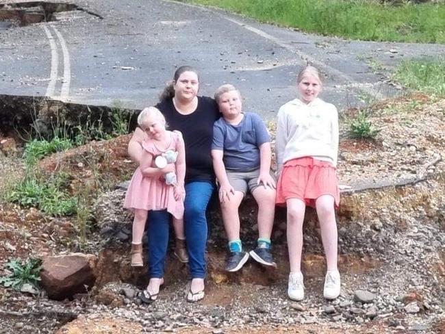 Melinda Blofield with her three children Amelia, Jack and Isabel.