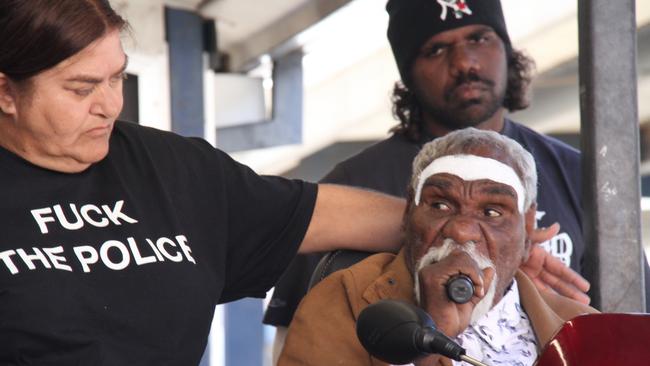 Senior Warlpiri Elder Ned Hargraves speaks at his 24-year-old grandson's vigil outside Coles in Alice Springs on May 30, 2025. The young man who died in custody on May 27, 2025. Picture: Gera Kazkov