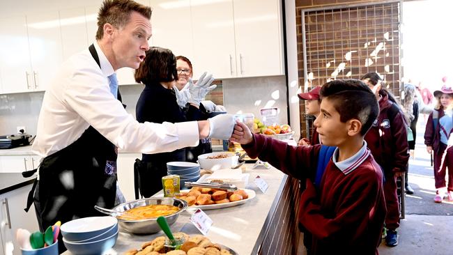 NSW Premier Chris Minns and Deputy Premier Prue Car handed out food to kids. Picture: Jeremy Piper