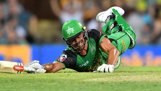 Marcus Stoinis is short of his ground on 99.