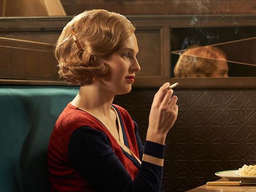 Odessa Young and Sope Dirisu in Mothering Sunday (2021)