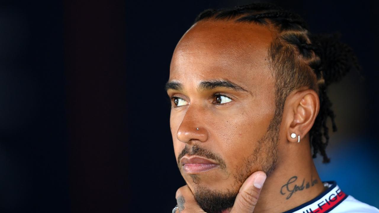 Lewis Hamilton tidak akan banyak bicara kepada Michael Masi jika mereka bertemu satu sama lain.  (Foto oleh Quinn Rooney/Getty Images)