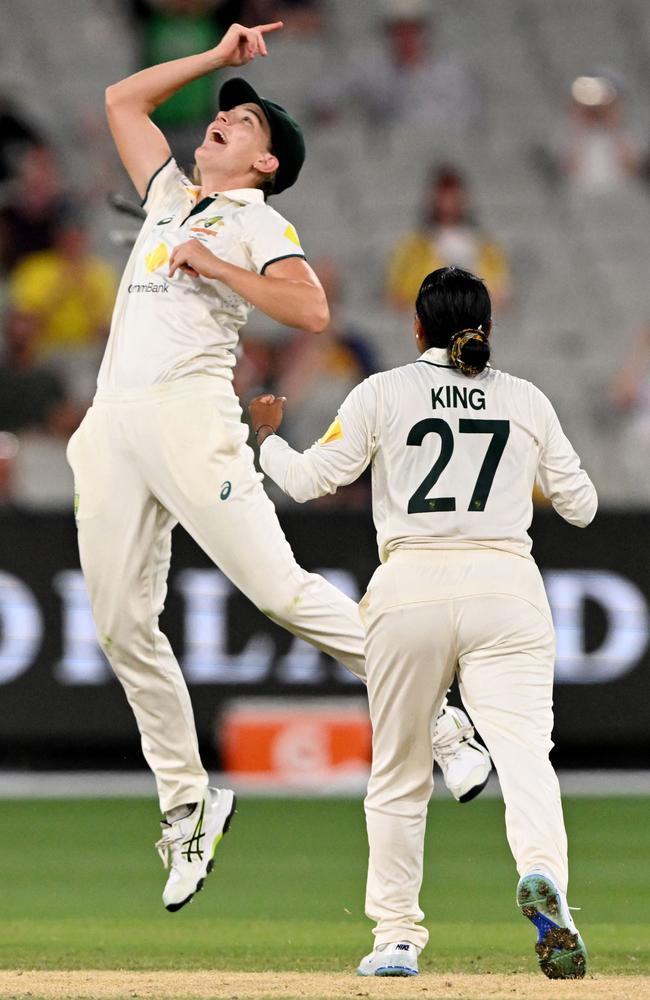 Australia's Annabel Sutherland (L) and Alana King (R) celebrate the final wicket on the third day of the Ashes Test match at the MCG. (Photo by William WEST / AFP)