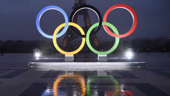 A picture shows the Olympics Rings on the Trocadero  Esplanade near the Eiffel Tower in Paris, on September 13, 2017, after the  International Olympic Committee named Paris host city of the 2024 Summer Olympic Games. The International Olympic Committee named Paris and Los Angeles as hosts for the 2024 and 2028 Olympics on September 13, 2017, crowning two cities at the same time in a historic first for the embattled sports body. / AFP PHOTO / CHRISTOPHE SIMON