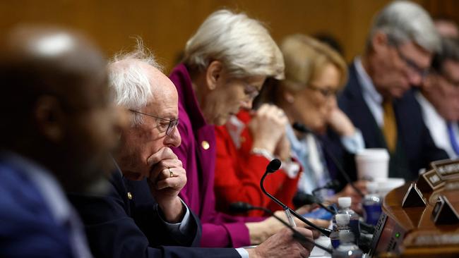 Bernie Sanders (L) listens as the Senate Finance Committee votes. Picture: Getty Images via AFP.