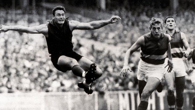 Ron Barassi playing for Melbourne in 1964. Picture: Getty Images