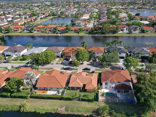 MIAMI, FLORIDA - MAY 10: In an aerial view, single family homes are shown in a residential neighborhood on May 10, 2022 in Miami, Florida. New published data has hinted at improvement in the supply of homes for sale as April's numbers show inventory down 12 percent from the same month last year, the smallests yearly decline since the end of 2019.   Joe Raedle/Getty Images/AFP == FOR NEWSPAPERS, INTERNET, TELCOS & TELEVISION USE ONLY ==